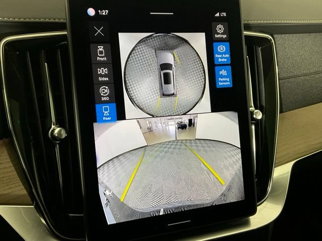 Certified 2025 Volvo XC90 B6 Plus w/ Protection Package Premier AWD/4WD image 11