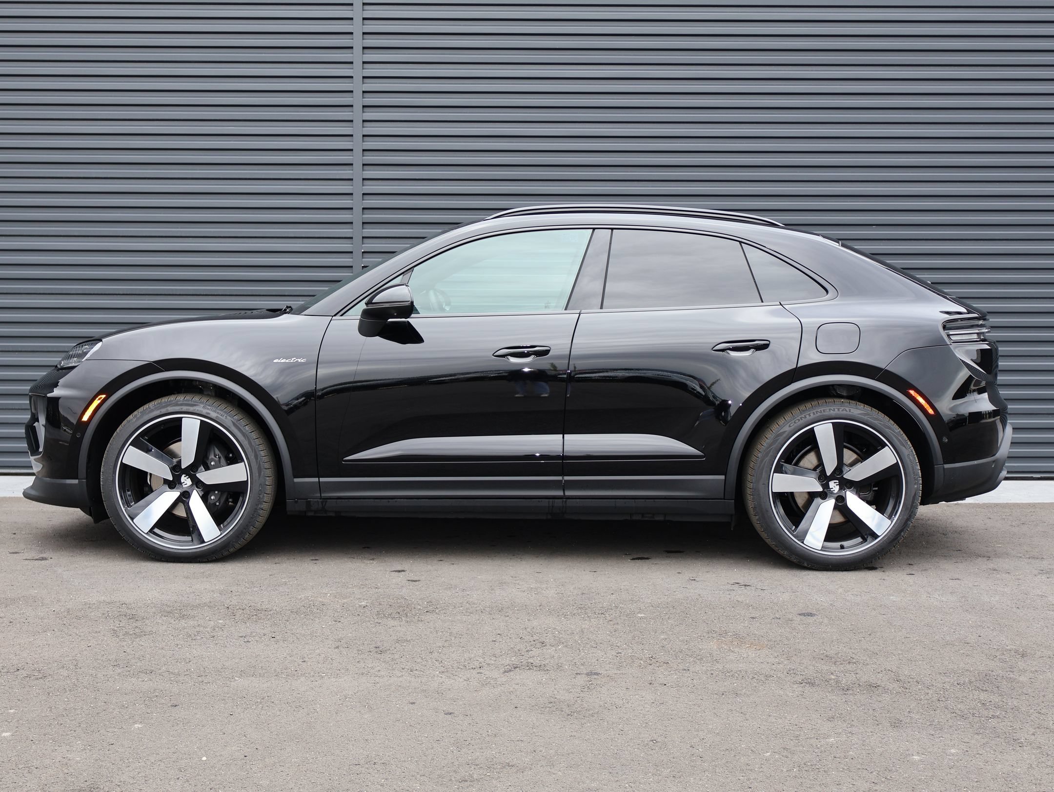 New 2026 Porsche Macan 4 Electric AWD/4WD image 2