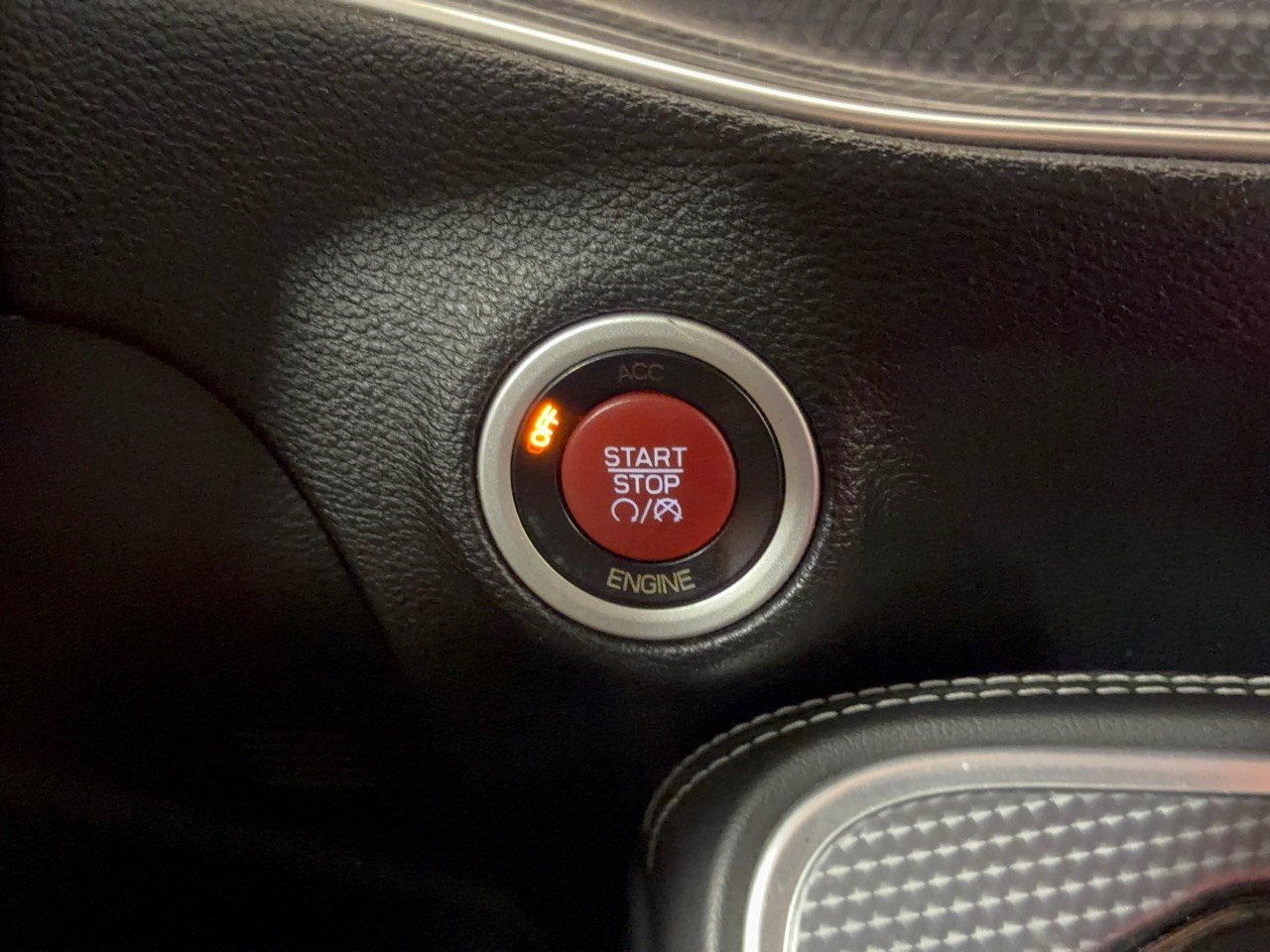 Used 2015 Dodge Challenger SRT Hellcat RWD image 20