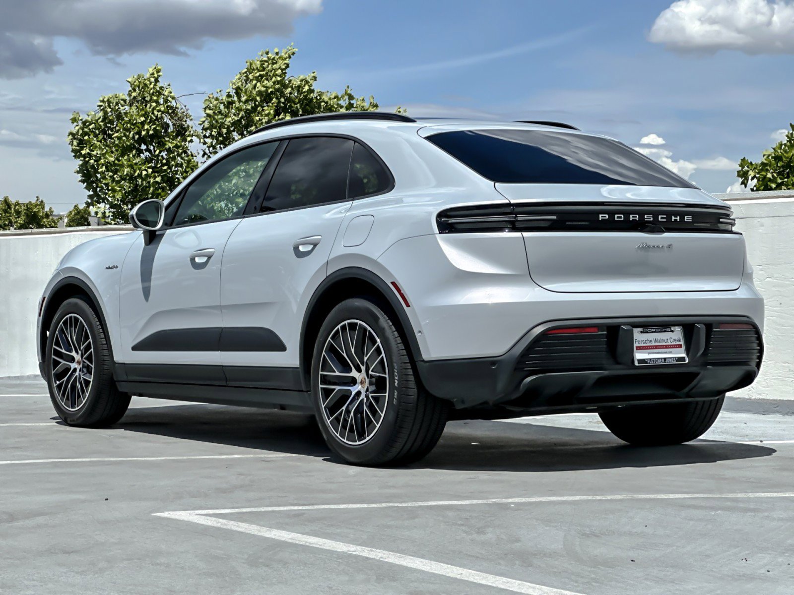 Used 2025 Porsche Macan 4 Electric AWD/4WD image 3