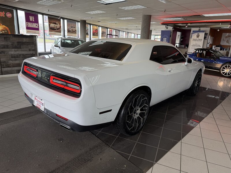 Used 2016 Dodge Challenger SXT RWD image 6
