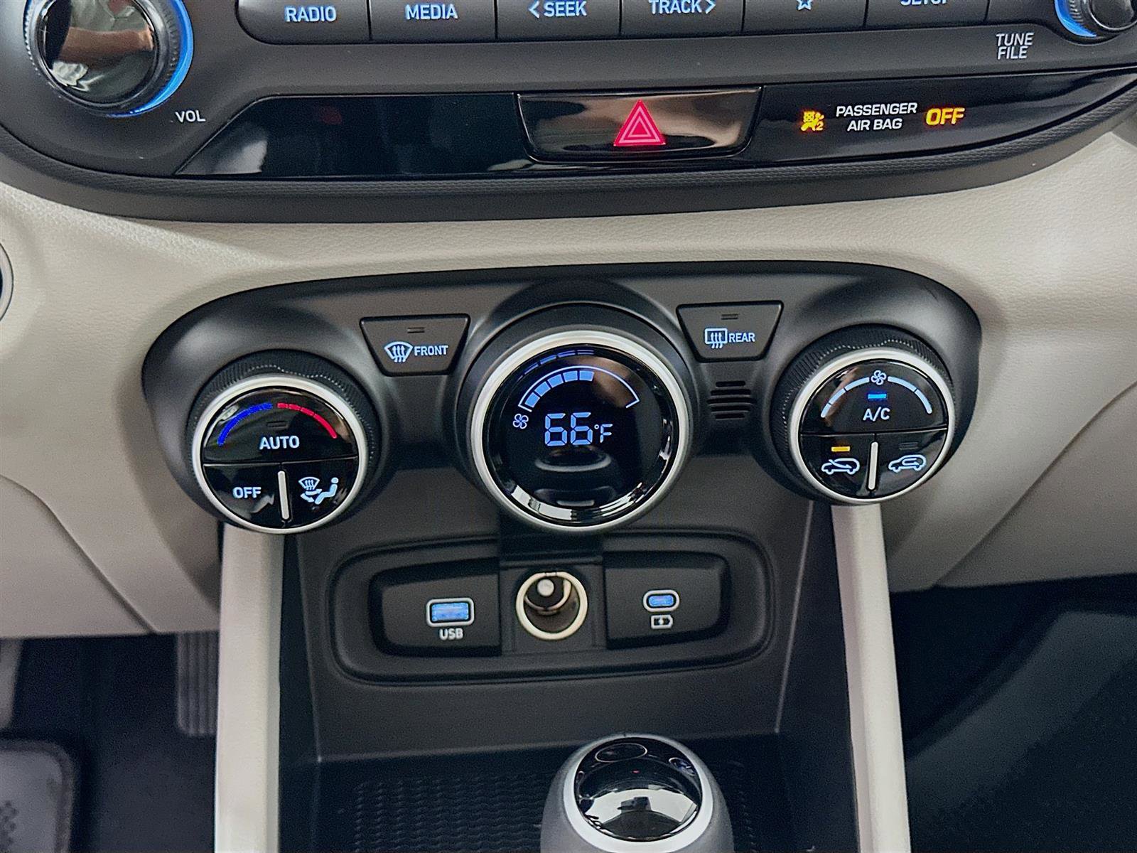 New 2025 Hyundai Venue SEL image 17