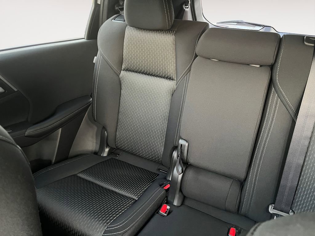 New 2026 Mitsubishi Outlander ES image 13