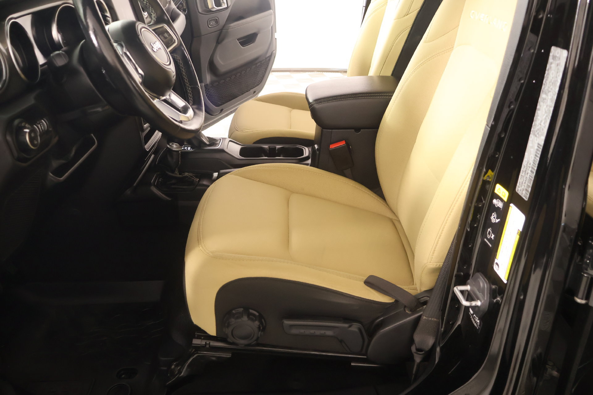 Used 2021 Jeep Gladiator Overland AWD/4WD image 12