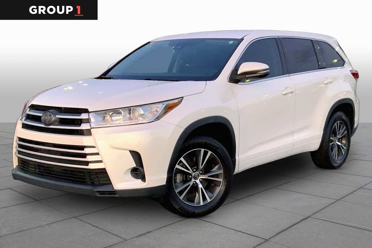 Used 2017 Toyota Highlander LE FWD image 1