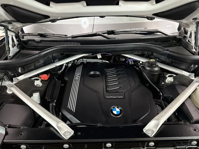 Used 2022 BMW X7 xDrive40i w/ Premium Package AWD/4WD image 32