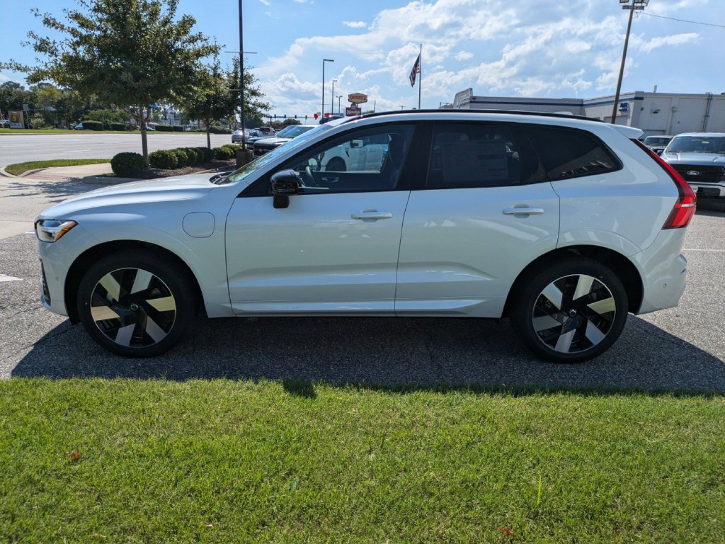 New 2025 Volvo XC60 T8 Plus w/ Protection Package Premier AWD/4WD image 7