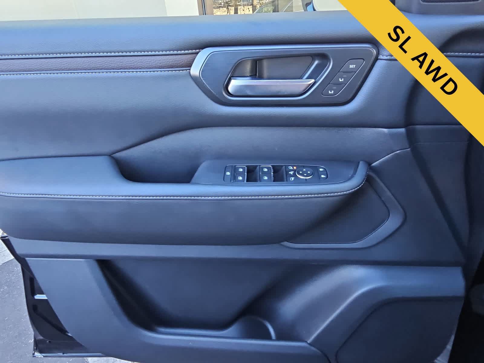 Used 2025 Nissan Armada SL AWD/4WD image 28