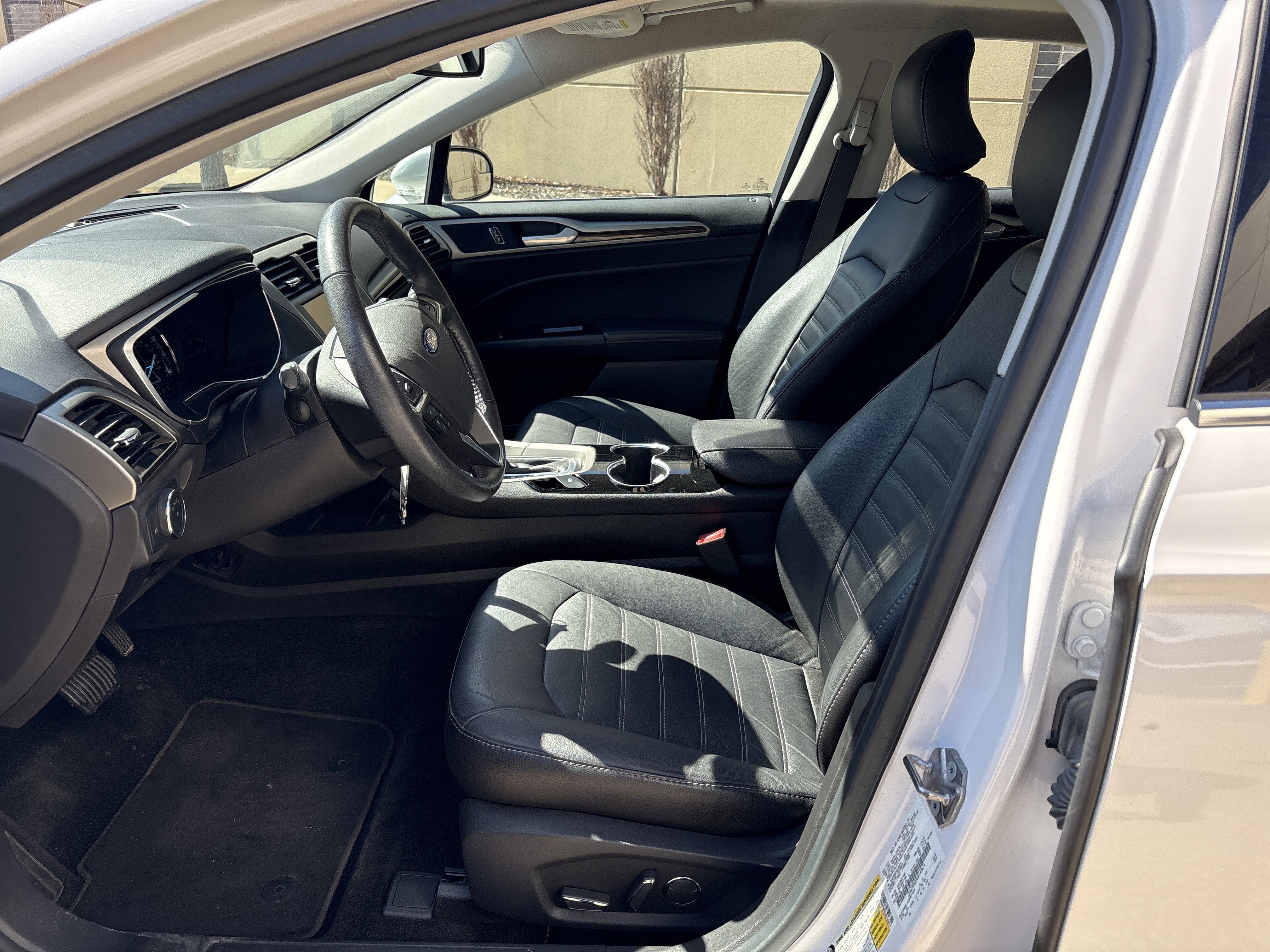 Used 2016 Ford Fusion SE w/ Equipment Group 202A image 16