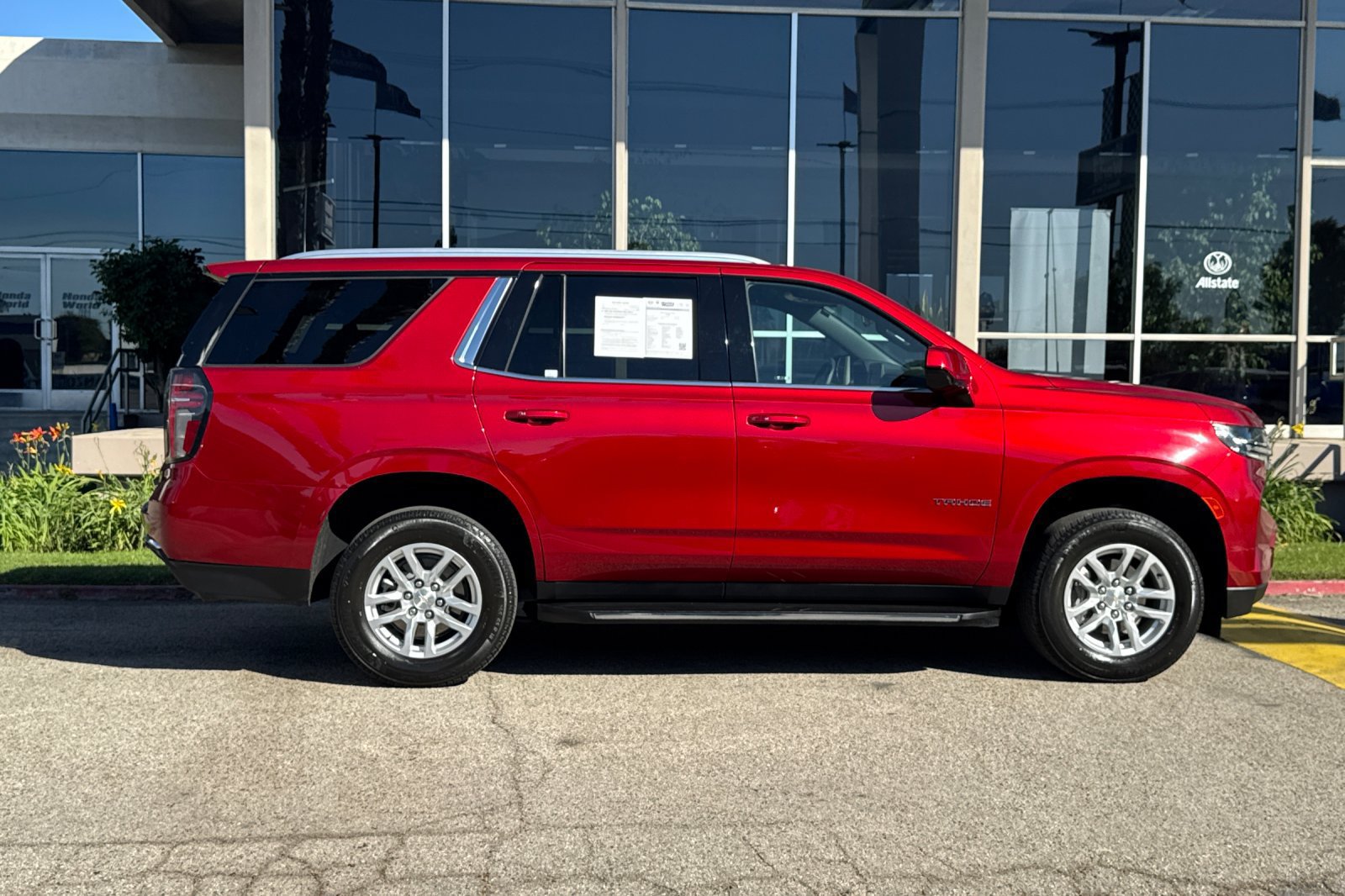 Used 2024 Chevrolet Tahoe LS RWD image 3