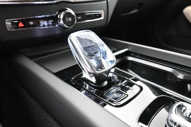 New 2027 Volvo XC60 B5 Core AWD/4WD image 13