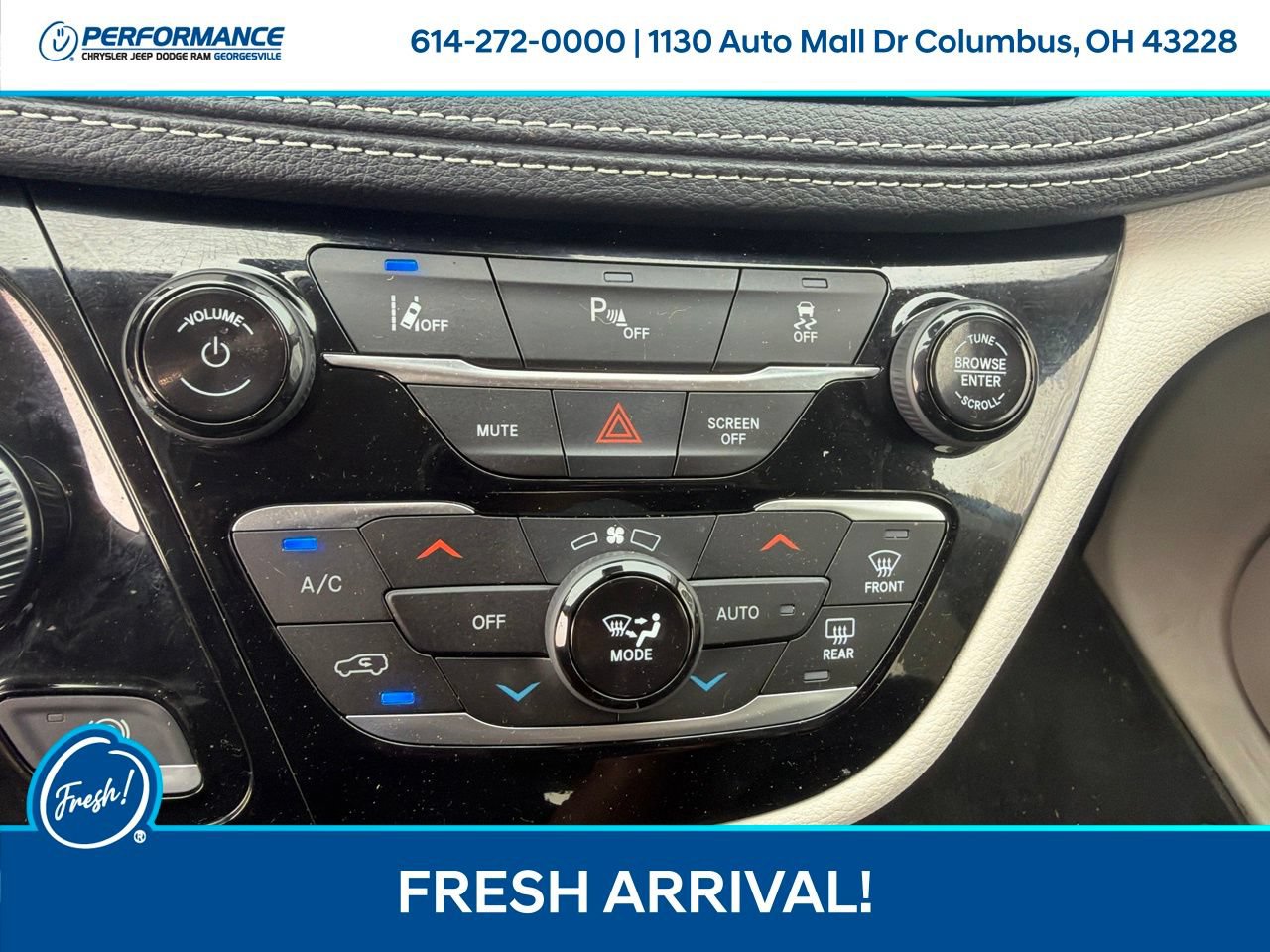 Used 2024 Chrysler Pacifica Limited FWD image 23