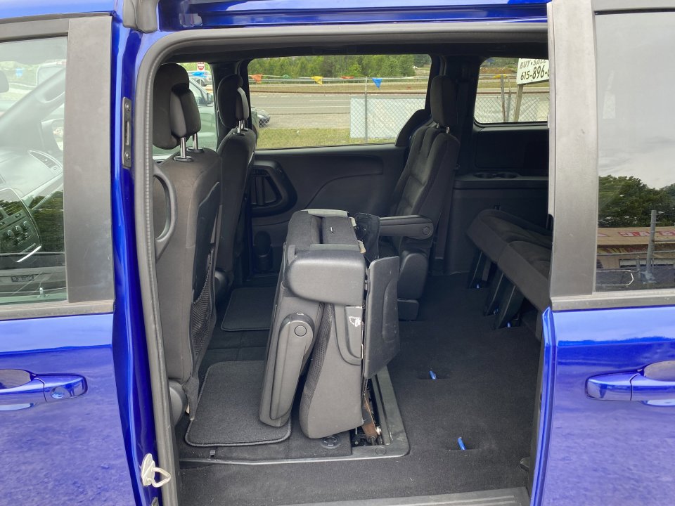 Used 2020 Dodge Grand Caravan SE FWD image 18