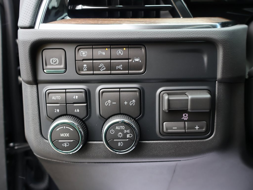 New 2025 Chevrolet Suburban High Country image 13