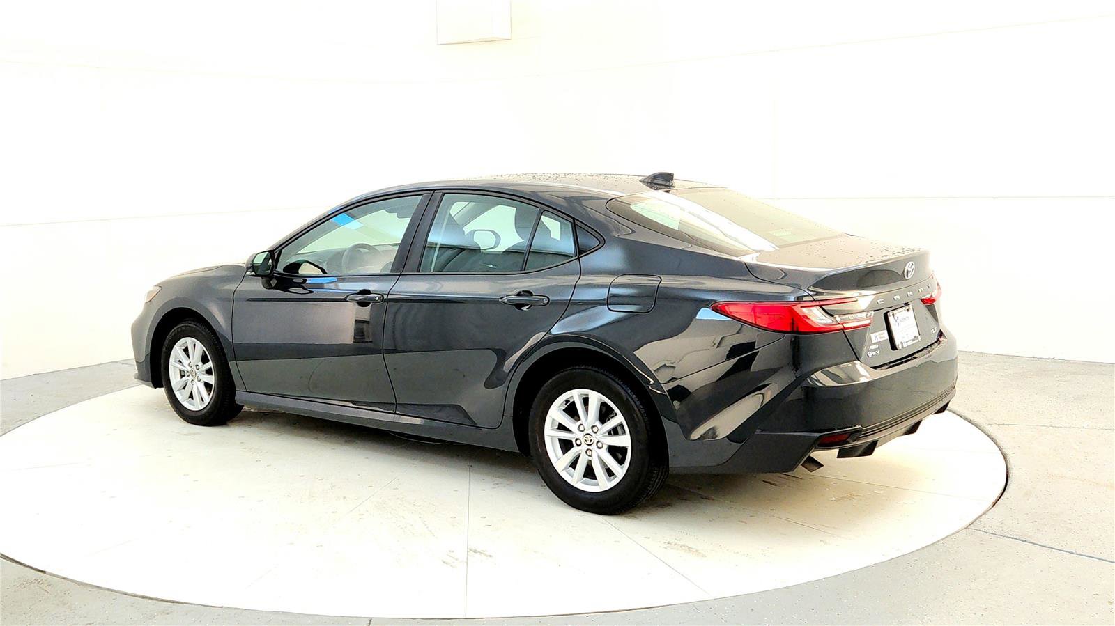 Used 2025 Toyota Camry LE image 4
