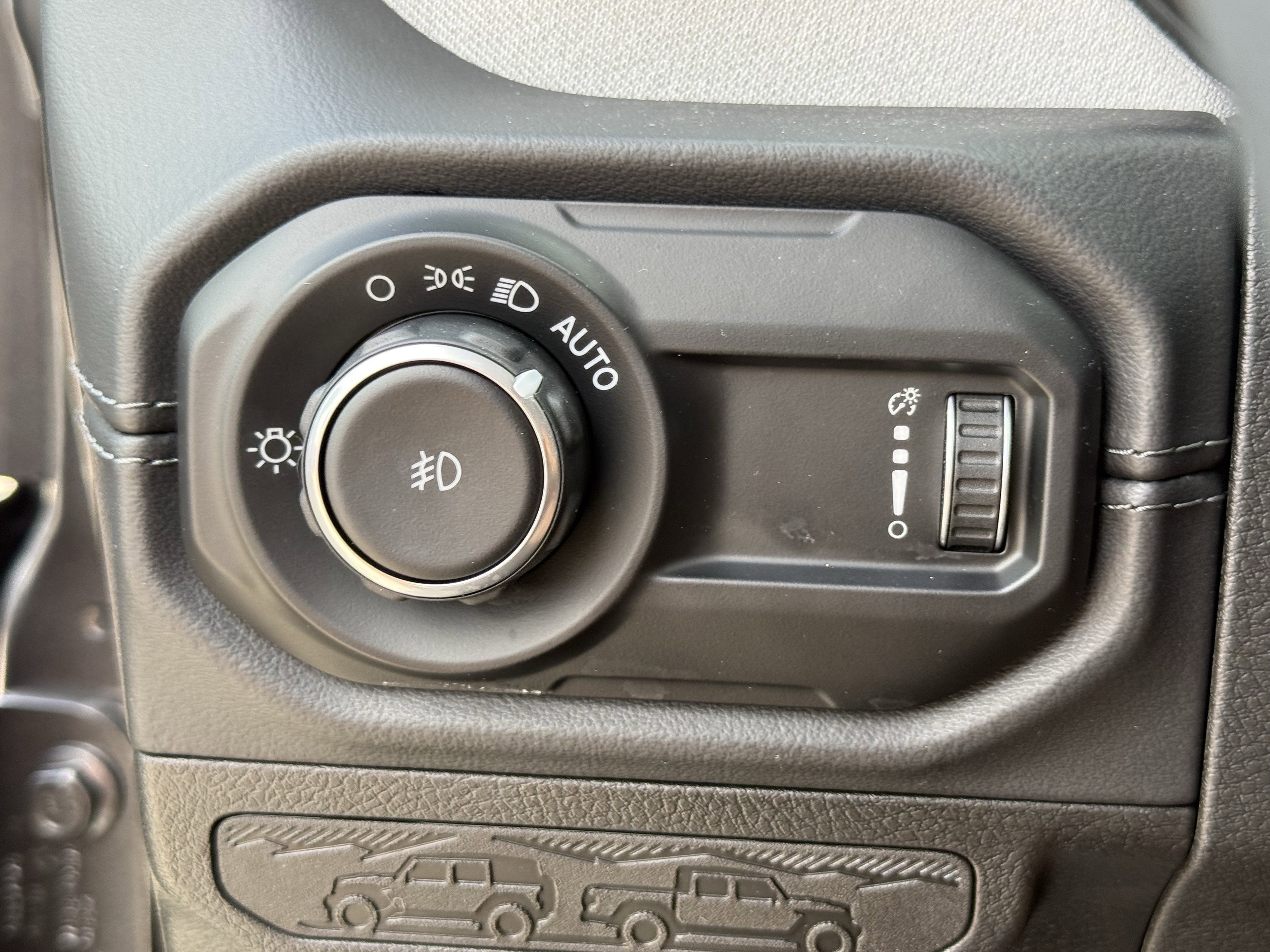 Used 2025 Jeep Wrangler Sahara image 26