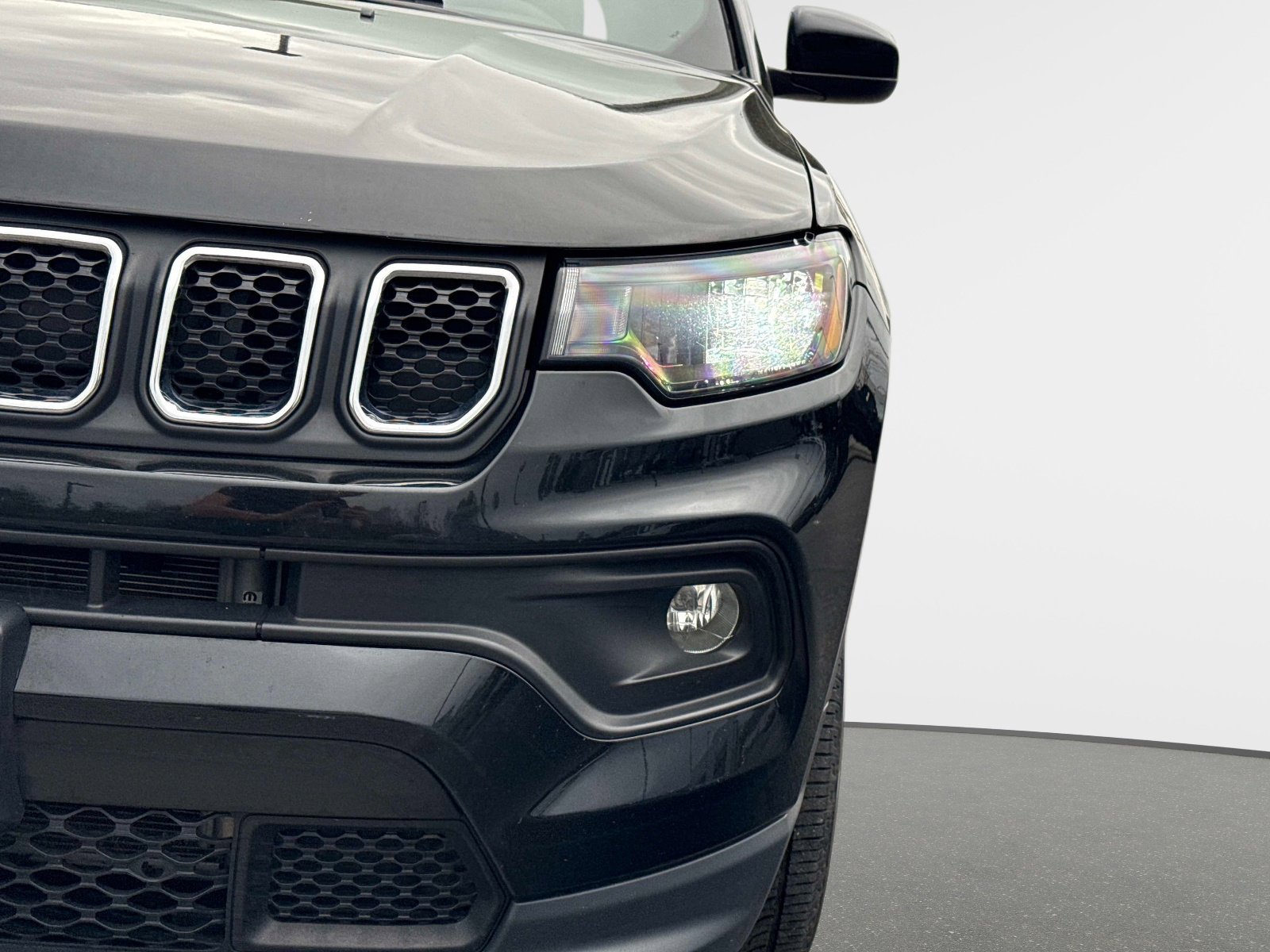 Used 2024 Jeep Compass Latitude image 10