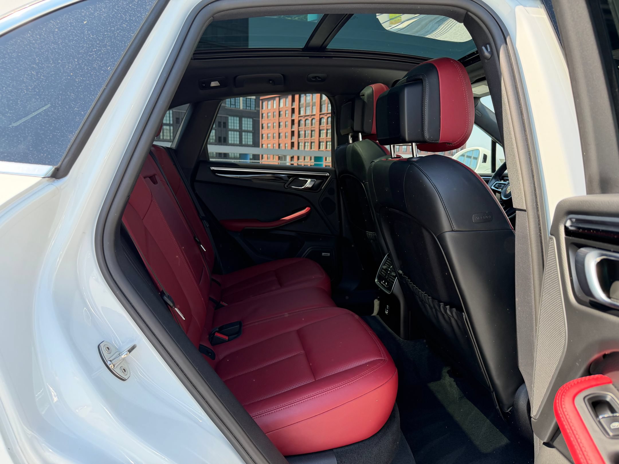 Certified 2023 Porsche Macan S AWD/4WD image 19