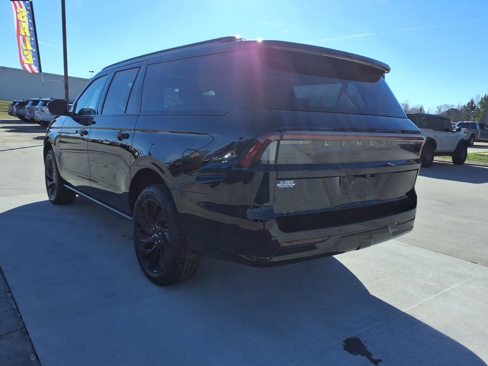 New 2026 Lincoln Navigator L Reserve w/ Jet Appearance Package image 3