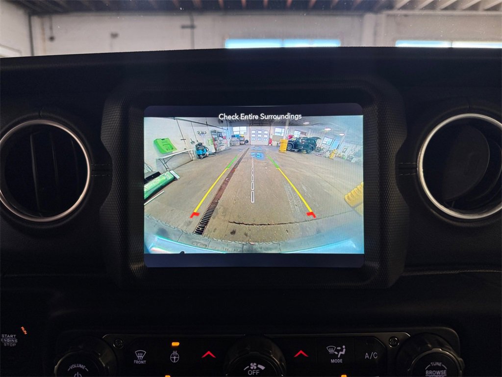 Used 2020 Jeep Wrangler Unlimited Sahara image 18