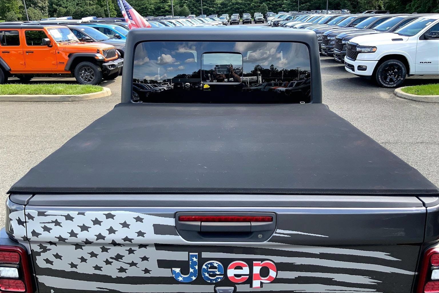 Used 2020 Jeep Gladiator Overland w/ Dual Top Group AWD/4WD image 30
