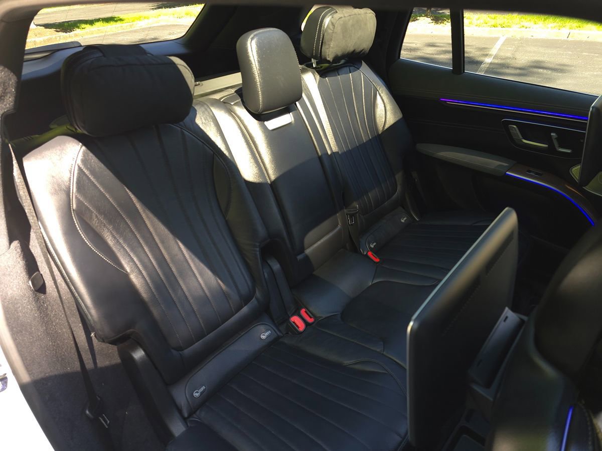 Used 2023 Mercedes-Benz EQS 580 4MATIC SUV w/ Pinnacle Trim Package image 32