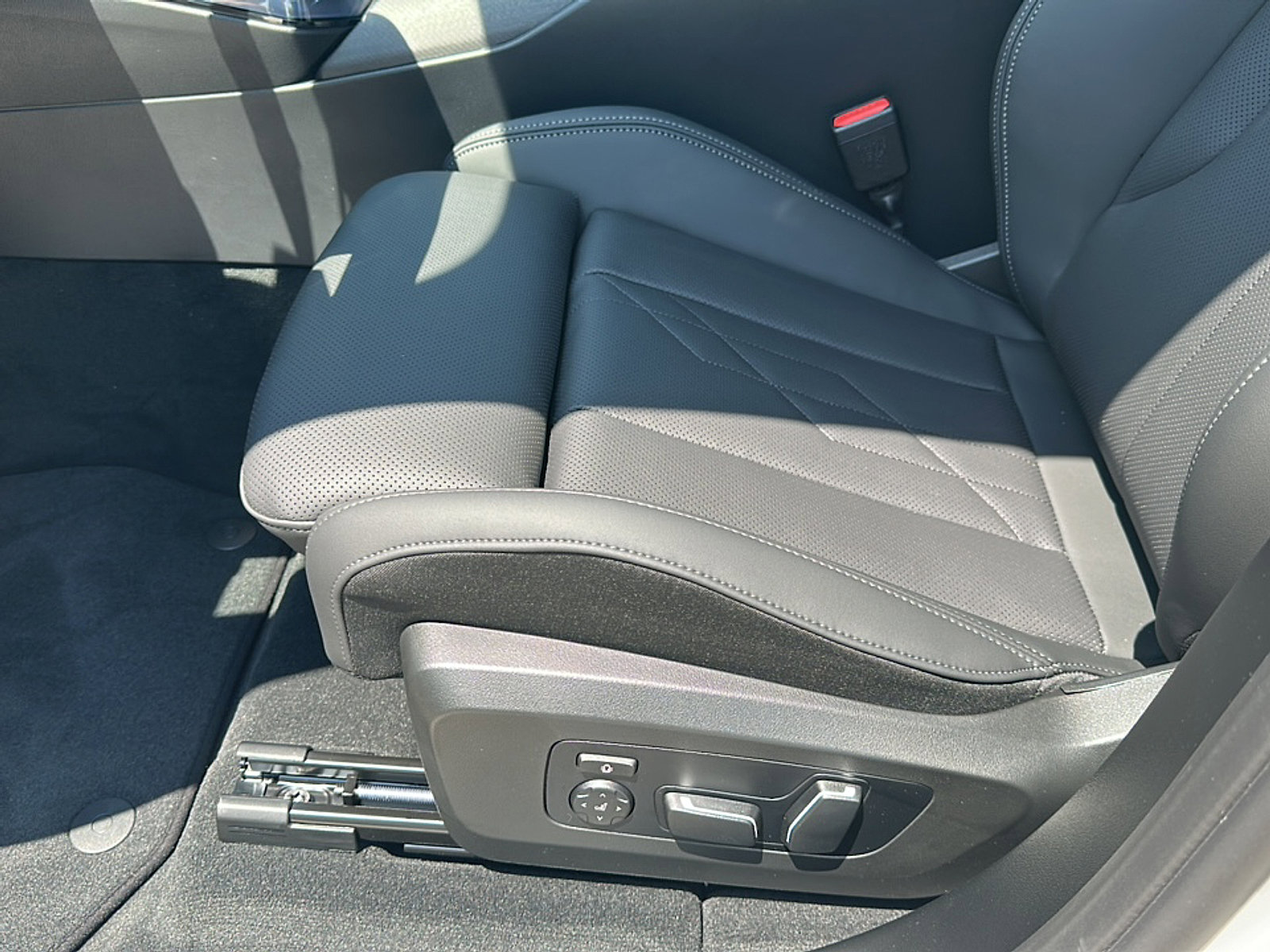 New 2026 BMW X3 xDrive30 w/ Premium Package image 12