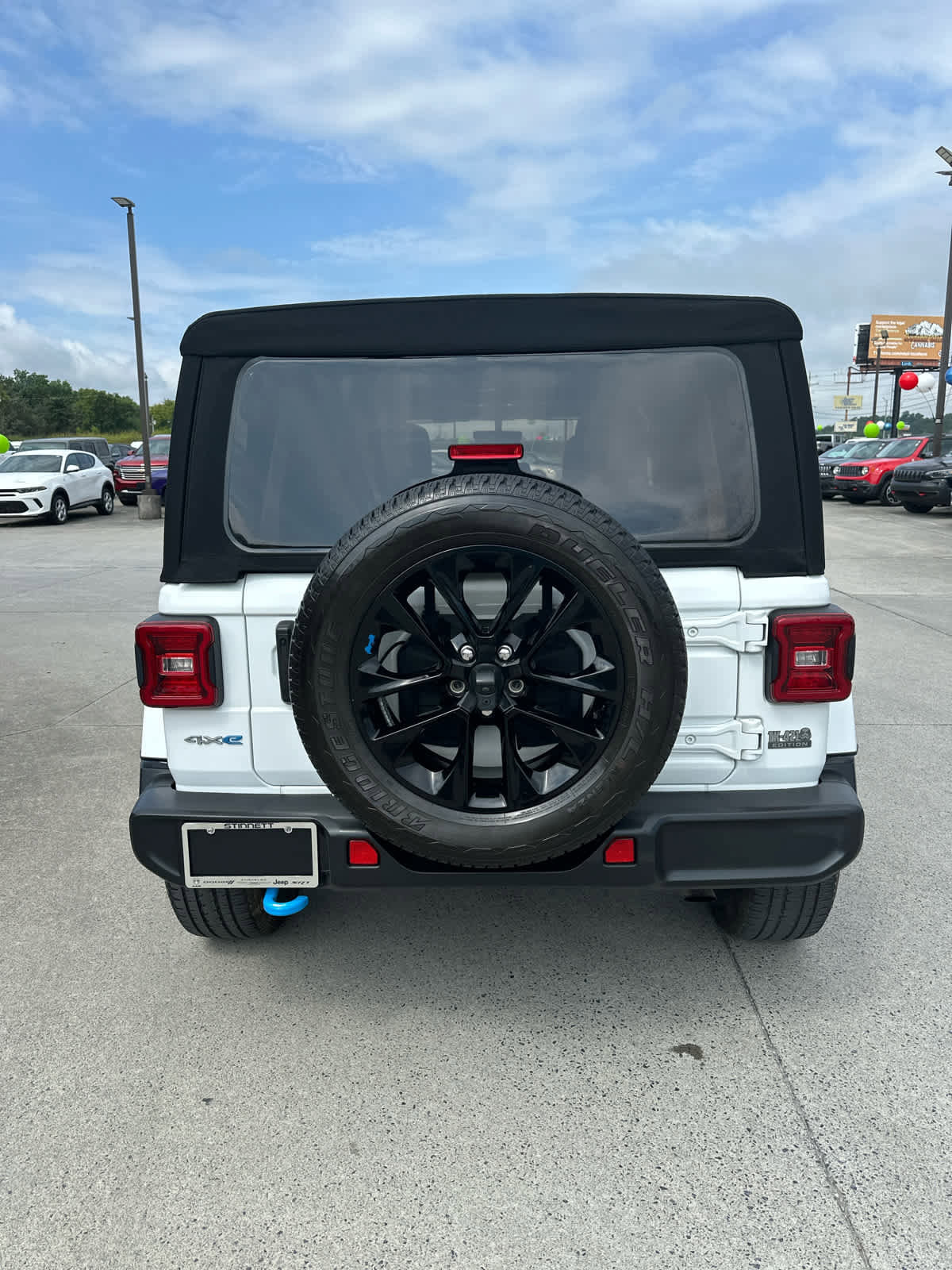 Used 2022 Jeep Wrangler Unlimited Sahara w/ Cold Weather Group image 7