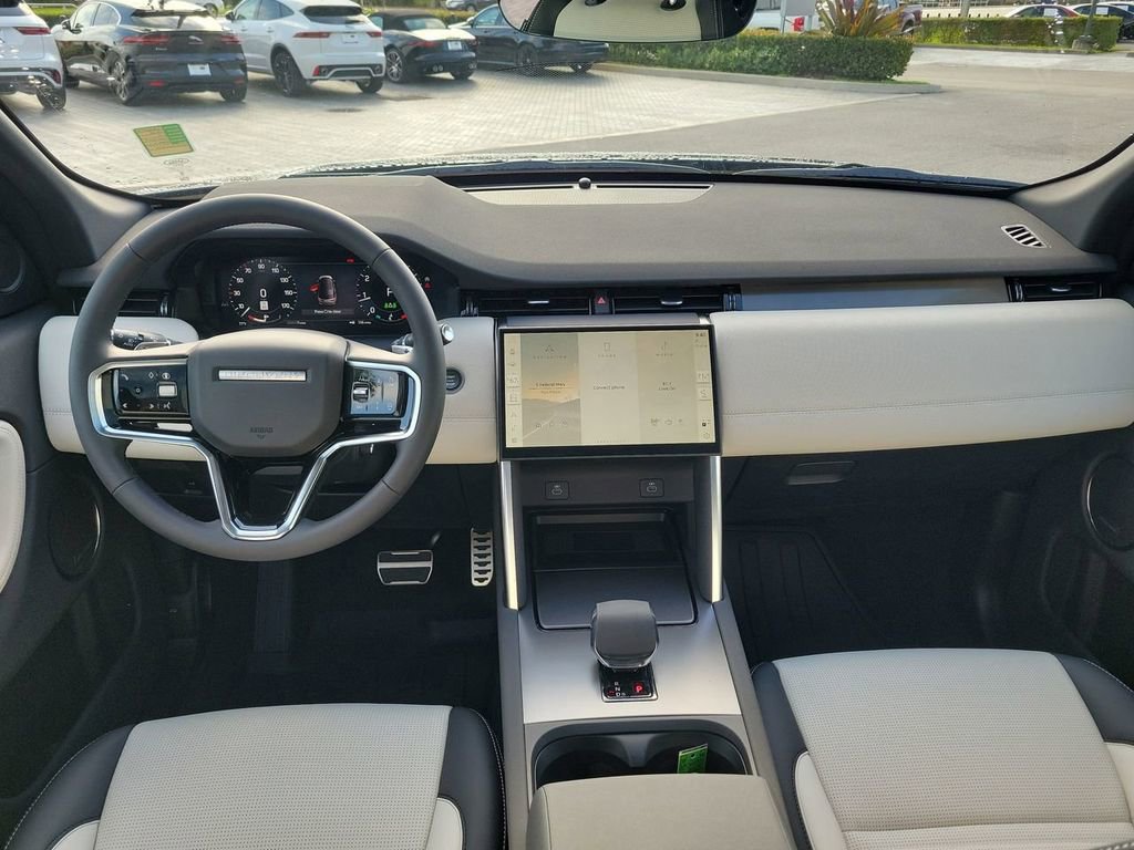 New 2025 Land Rover Discovery Sport Dynamic SE AWD/4WD image 18
