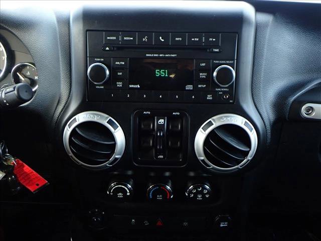 Used 2016 Jeep Wrangler Unlimited Rubicon w/ Connectivity Group image 15