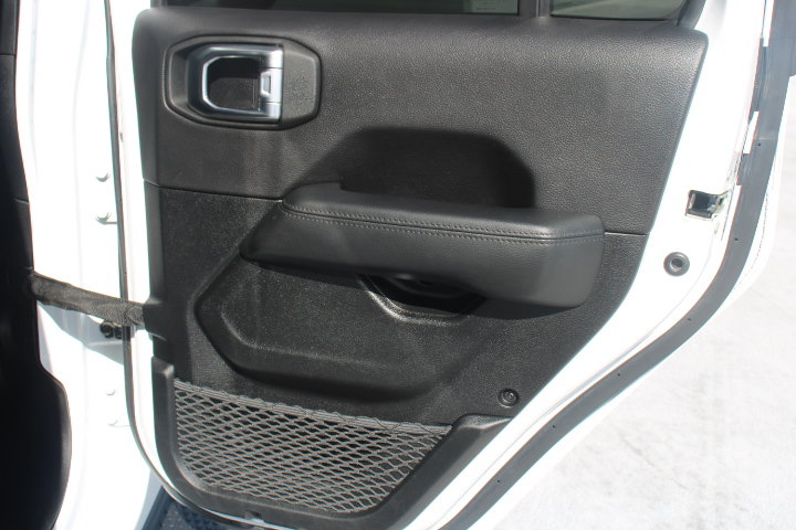 Used 2023 Jeep Wrangler Unlimited Sahara AWD/4WD image 17