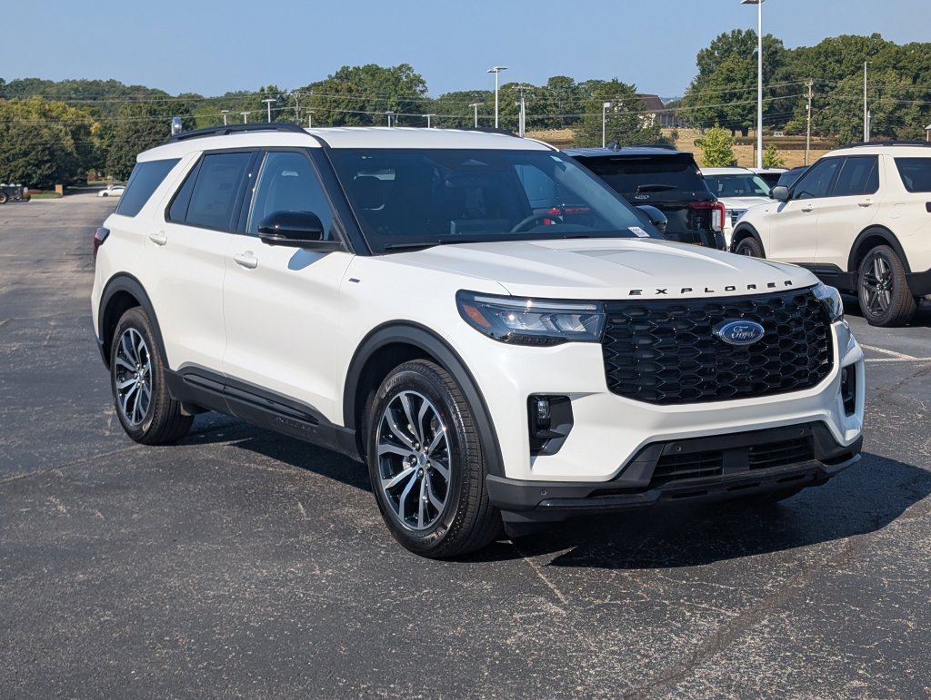 New 2026 Ford Explorer ST-Line RWD image 2