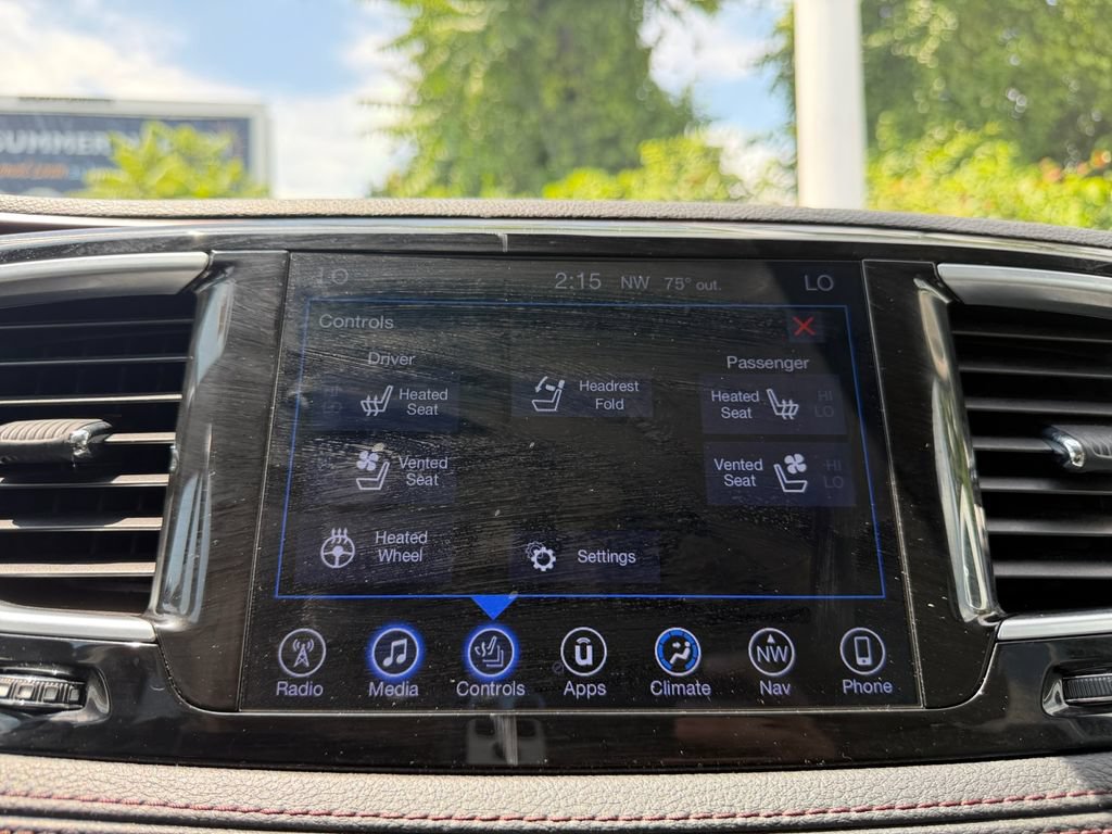 Used 2017 Chrysler Pacifica Limited FWD image 19