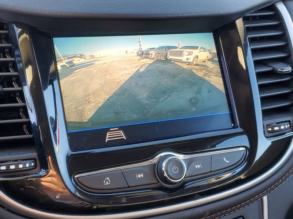 Used 2022 Chevrolet Trax LT w/ LT Convenience Package image 17
