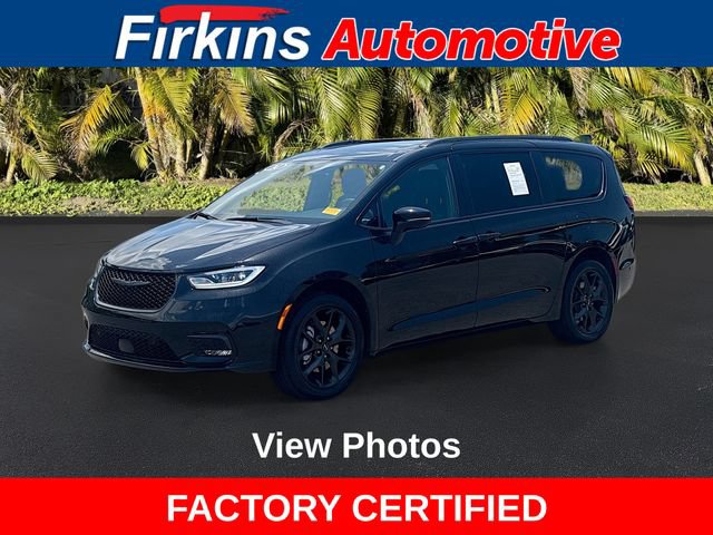 Used 2024 Chrysler Pacifica Limited w/ Uconnect Theater Family Group AWD/4WD image 1