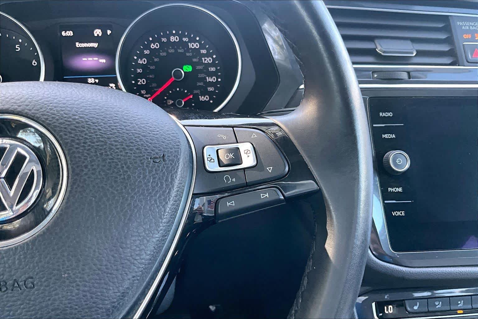 Used 2018 Volkswagen Tiguan SE FWD image 25