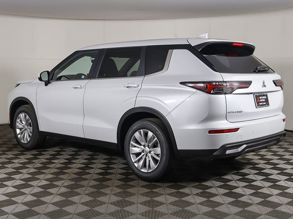 New 2026 Mitsubishi Outlander ES FWD image 9