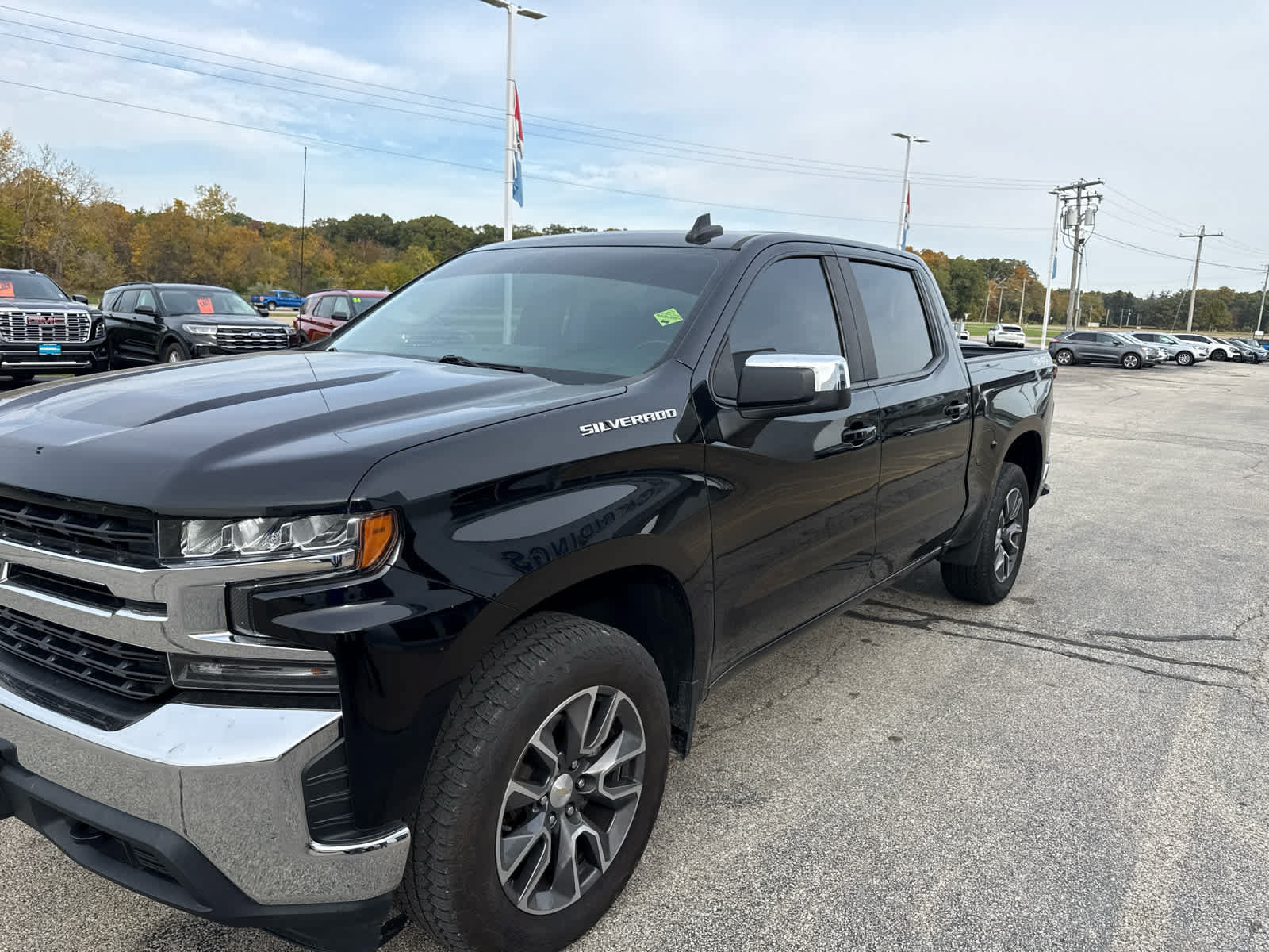 Used 2022 Chevrolet Silverado 1500 LT AWD/4WD image 3