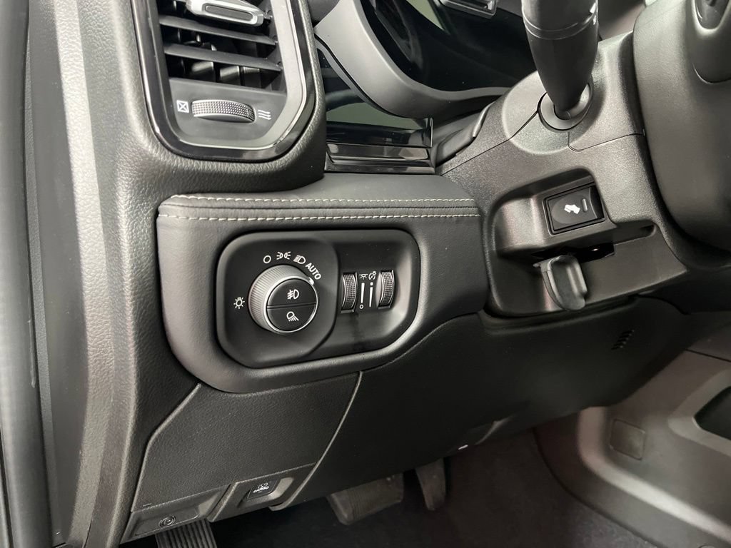 Used 2026 RAM 2500 Limited AWD/4WD image 23