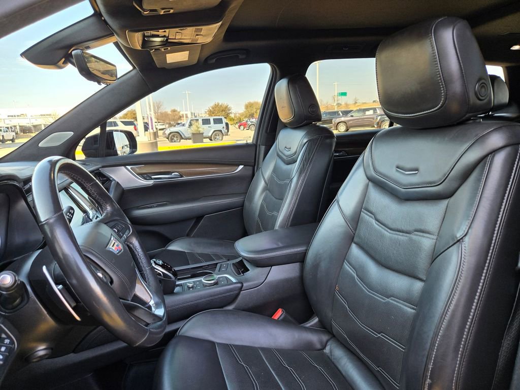 Used 2021 Cadillac XT6 Sport w/ LPO, ONYX Package image 29