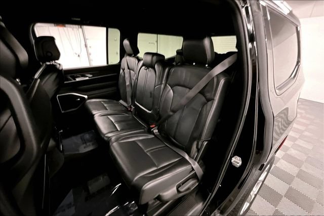 Used 2022 Jeep Wagoneer Series II AWD/4WD image 24