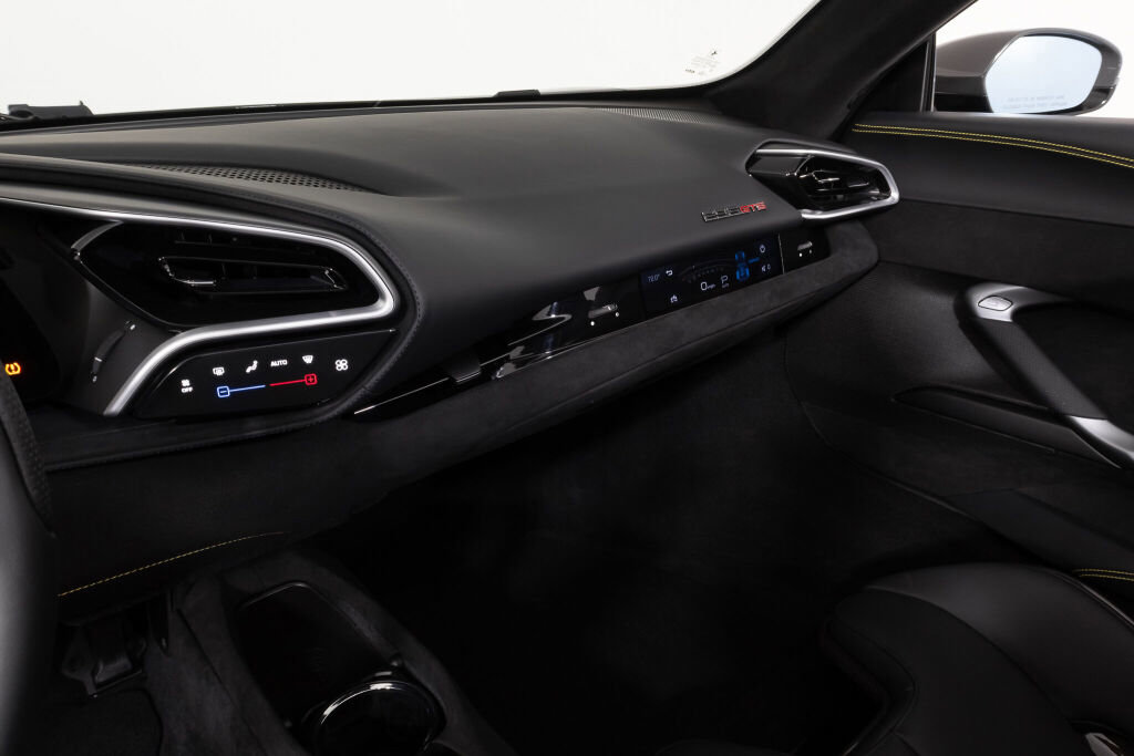 Used 2025 Ferrari 296 GTS image 37