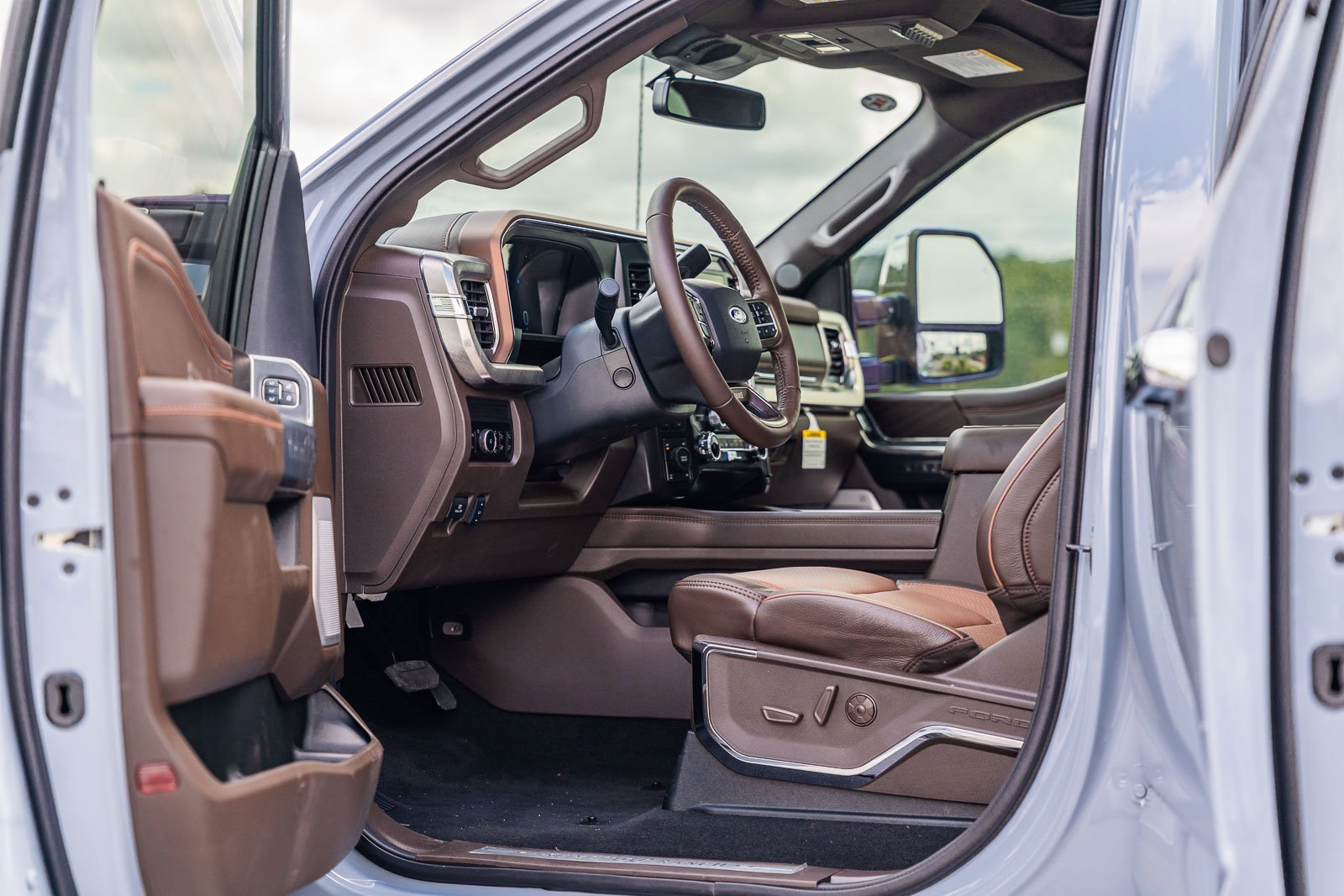 New 2025 Ford F250 King Ranch w/ Chrome Package image 29