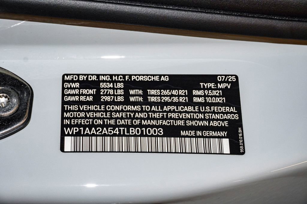 Certified 2026 Porsche Macan AWD/4WD image 30