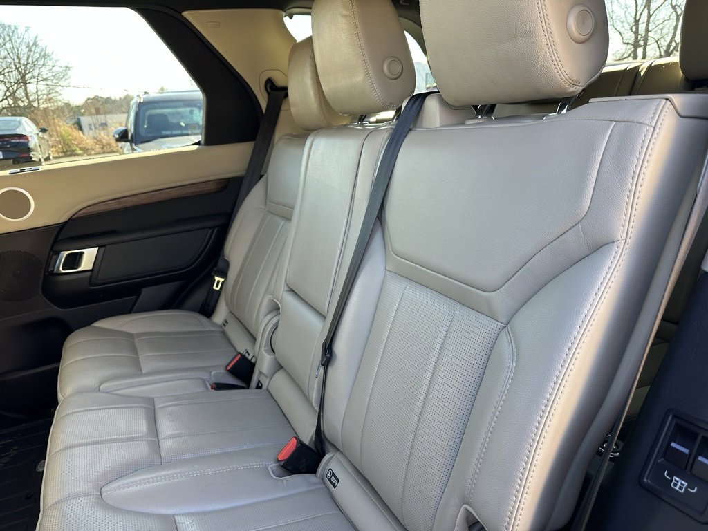 Used 2019 Land Rover Discovery HSE image 23