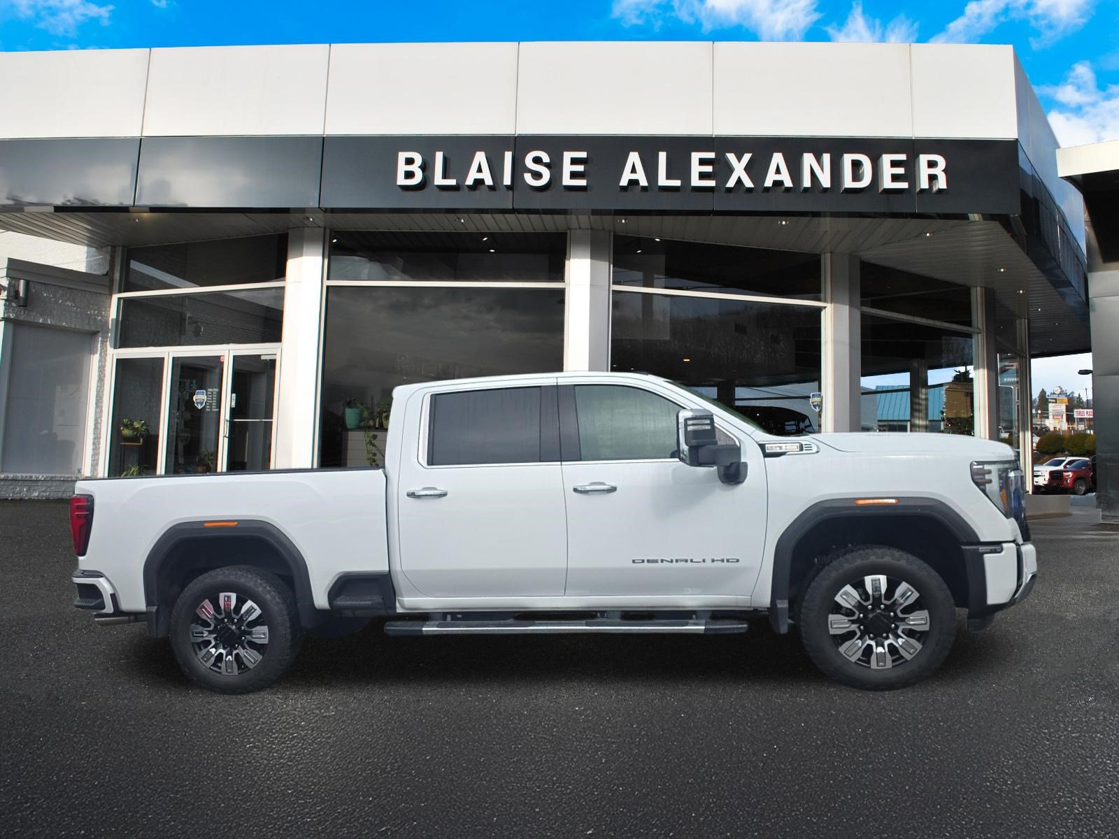 Used 2026 GMC Sierra 2500 Denali AWD/4WD image 2