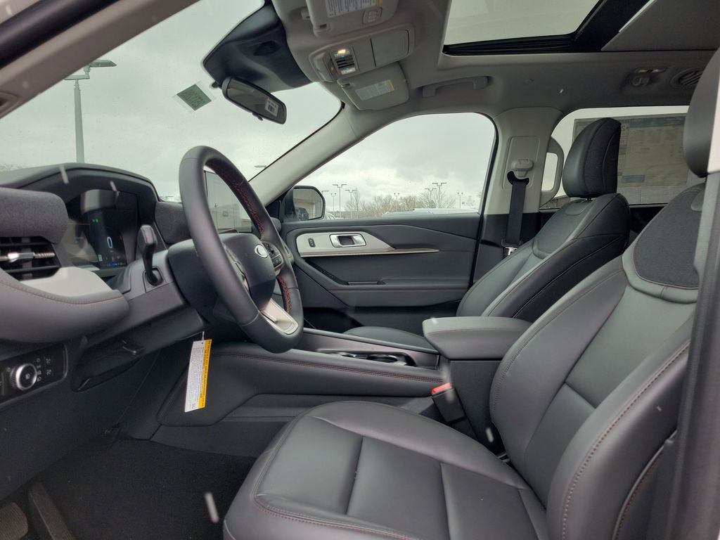 New 2025 Ford Explorer Active w/ Active Comfort Package image 16