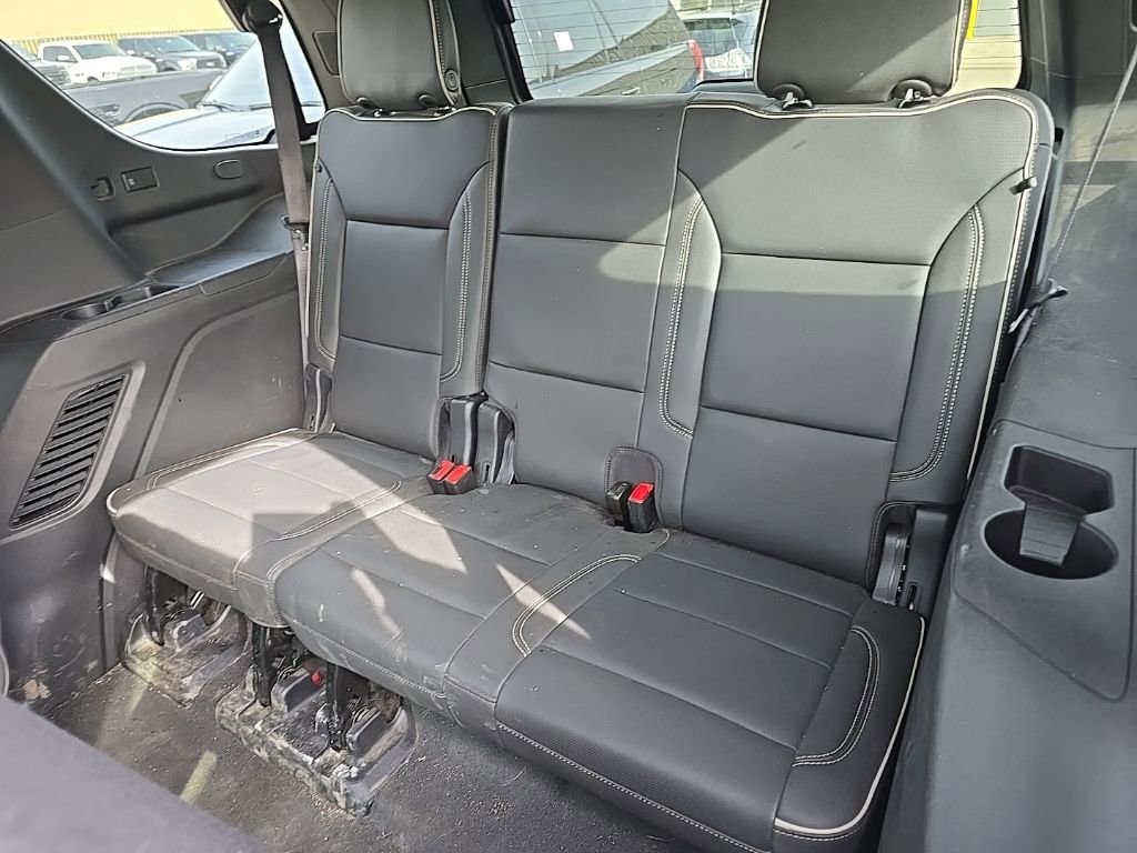 Used 2024 GMC Yukon SLT w/ SLT Luxury Package image 19