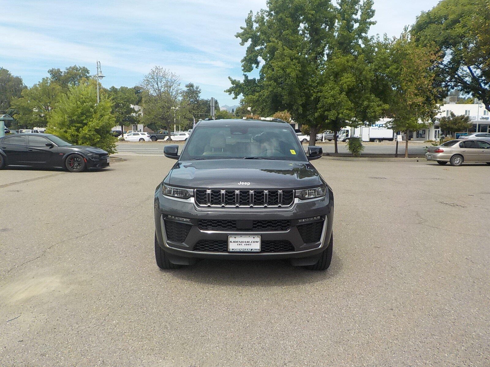 New 2026 Jeep Grand Cherokee Limited w/ Trailer Tow Package