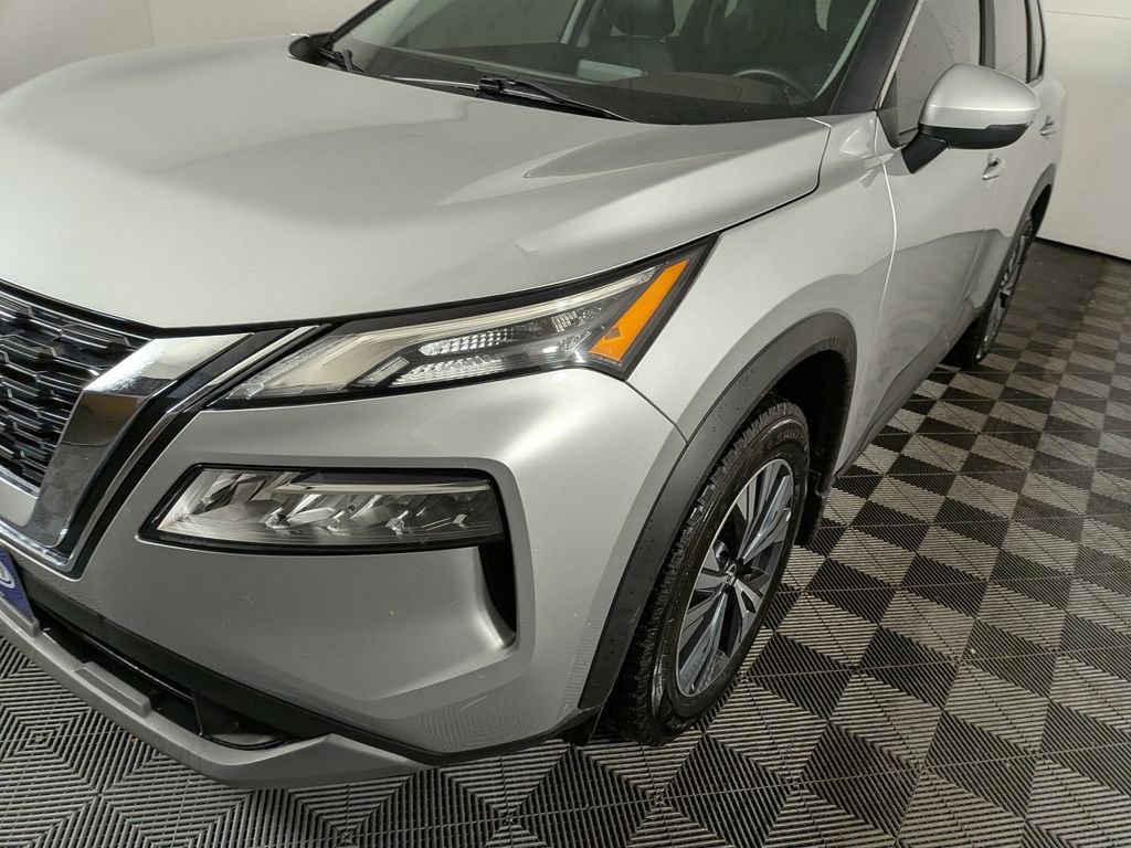 Used 2023 Nissan Rogue SV image 11